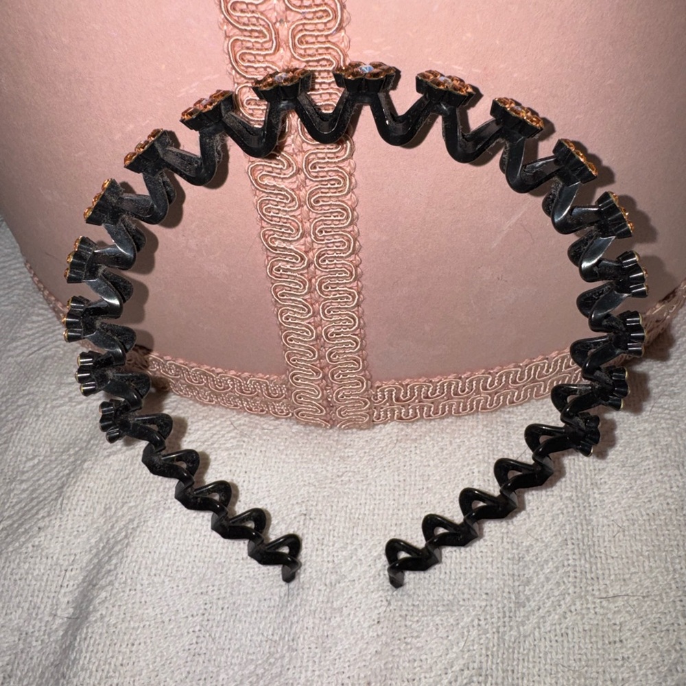 Black Hairband with Peach Flower Accents 🌼